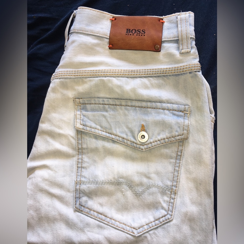 Selling these pre much new jeans cause there too big for me